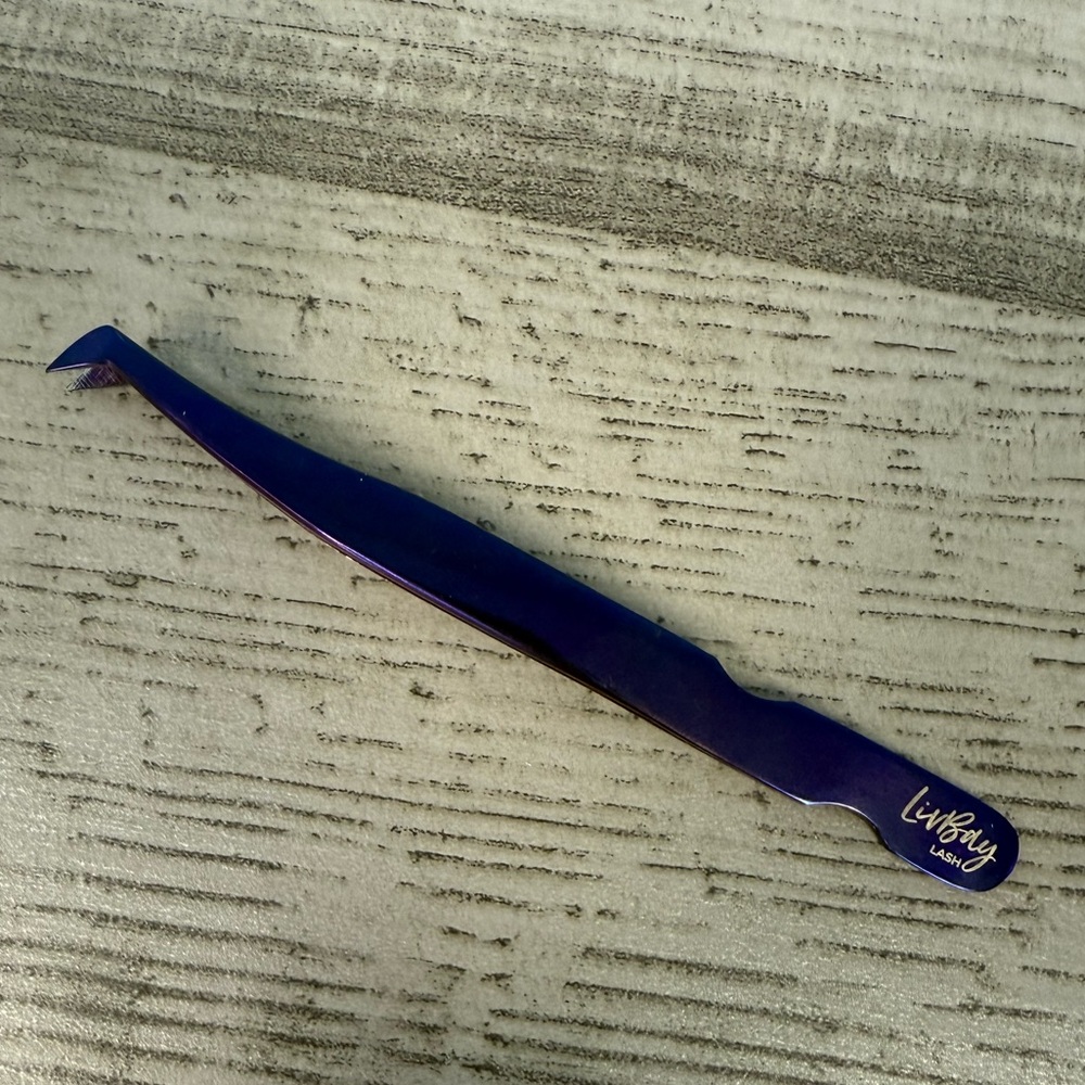 LivBay Lash - Cutie with a Bootie - Volume Tweezer